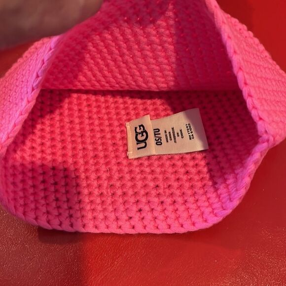 NWT UGG beanie